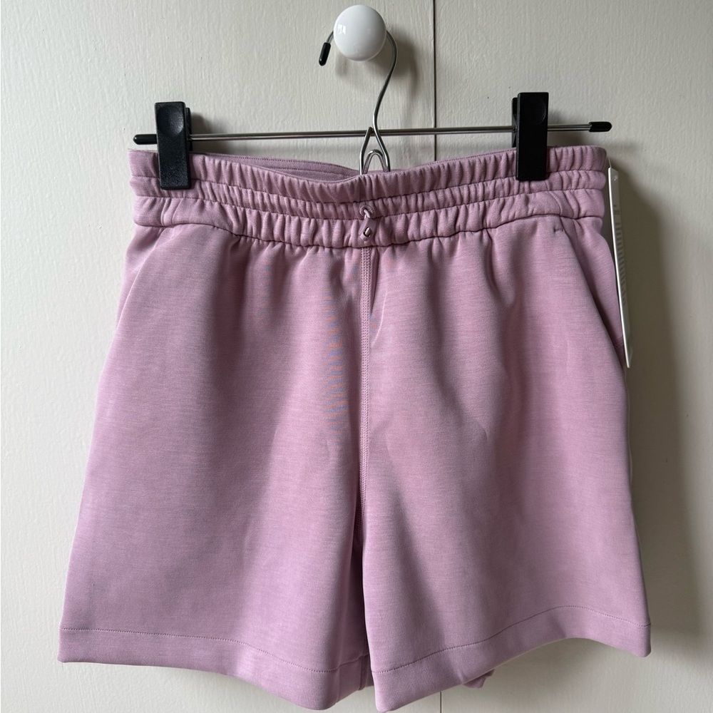 NWT Lululemon Softstreme HR Short 4”